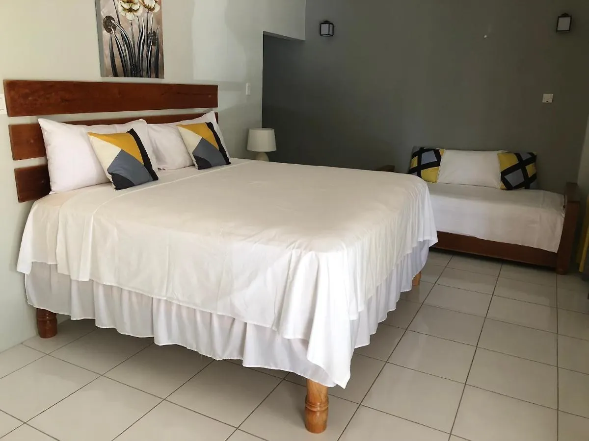 شقة فندقية مونتيغو باي Airport Beach Hotel
